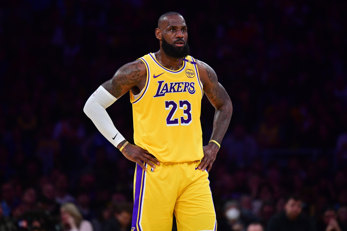 LeBron James to continue to follow the movements of the Lakers out of season: Insider